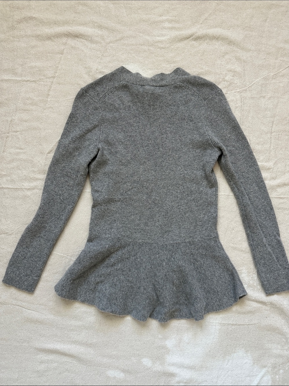 Banana Republic Grey Peplum Sweater Italian Yarn Wool Cashmere Blend - Size S - Picture 4 of 7